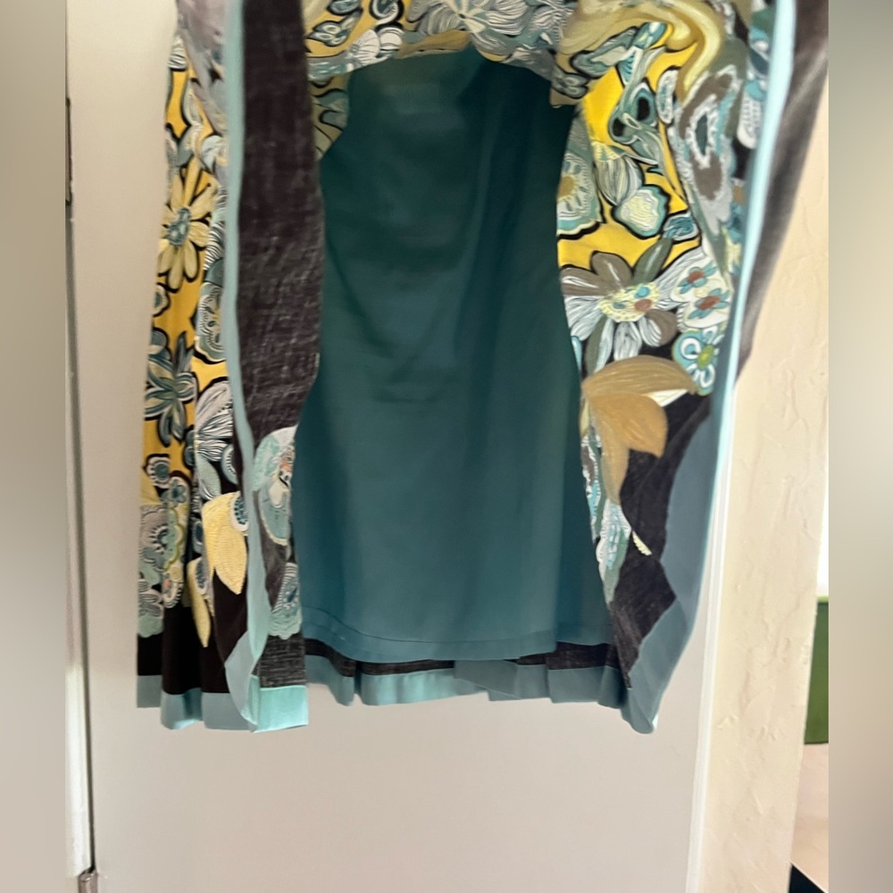 Carlisle embroiled skirt, size 6 - Picture 2 of 7